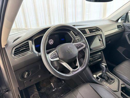 Platinum Gray Metallic 2023 Volkswagen Tiguan 2.0T SE
