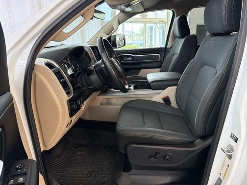 Bright White Clearcoat 2021 RAM 1500 Big Horn/Lone Star