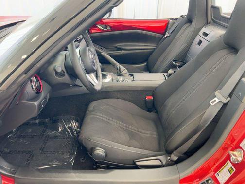 2025 Mazda MX-5 Miata Club