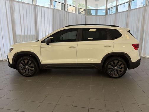 Pure White 2023 Volkswagen Taos 1.5T S