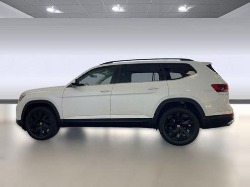 Opal White Pearl 2026 Volkswagen Atlas 2.0T SE w/Technology