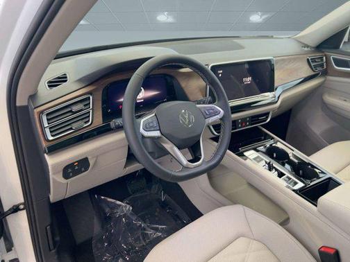 Opal White Pearl 2026 Volkswagen Atlas 2.0T SE w/Technology