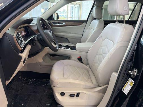 deep black pearl 2026 Volkswagen Atlas 2.0T SE w/Technology