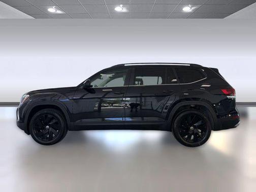 deep black pearl 2026 Volkswagen Atlas 2.0T SE w/Technology