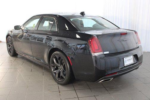 2022 Chrysler 300 Touring