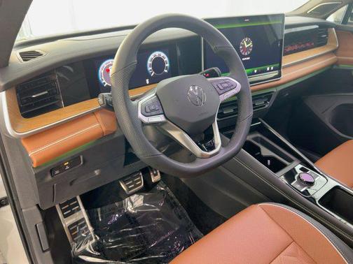 2025 Volkswagen Tiguan 2.0T SEL R-Line 4MOTION
