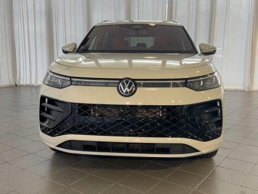 2025 Volkswagen Tiguan 2.0T SEL R-Line 4MOTION