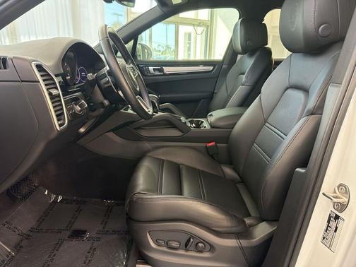 Black 2022 Porsche Cayenne Platinum Edition