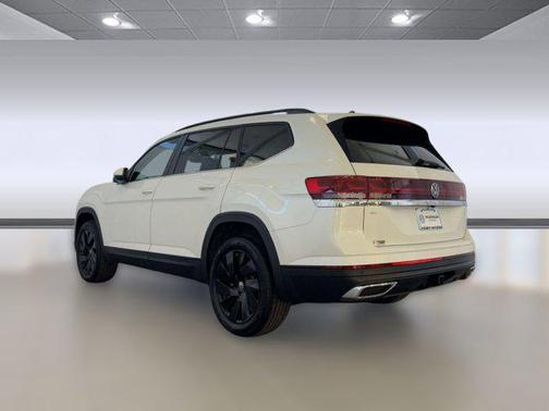 Opal White Pearl 2026 Volkswagen Atlas 2.0T SE w/Technology