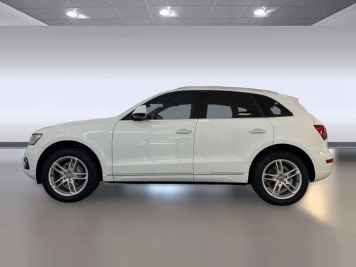 White 2017 Audi Q5 2.0T Premium Plus