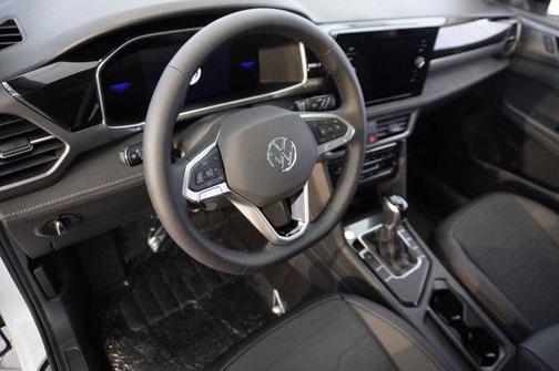 2025 Volkswagen Taos SE Black