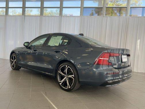 2024 Volvo S60 B5 Plus Dark Theme