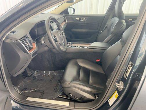 2024 Volvo S60 B5 Plus Dark Theme