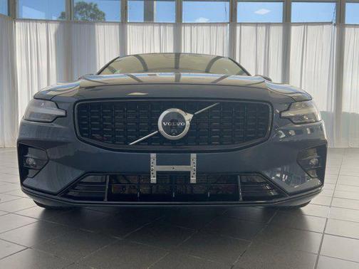 2024 Volvo S60 B5 Plus Dark Theme