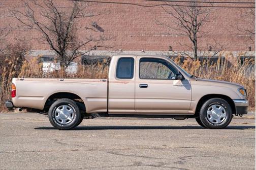 1995 Toyota Tacoma Base 2dr Extended Cab SB