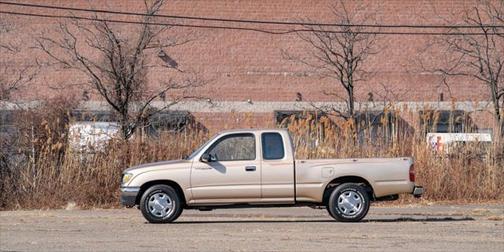 1995 Toyota Tacoma Base 2dr Extended Cab SB
