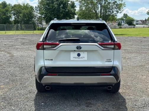 2024 Toyota RAV4 Hybrid SE