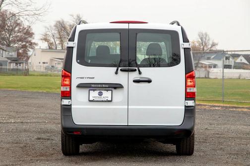 2016 Mercedes-Benz Metris Base