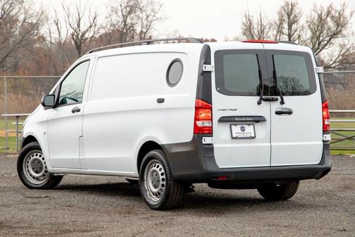 2016 Mercedes-Benz Metris Base