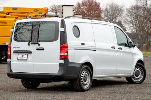 2016 Mercedes-Benz Metris Base