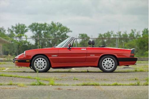 1989 Alfa Romeo Spider Quadrifoglio 2dr Convertible