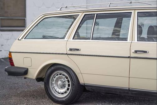 1984 Mercedes-Benz E-Class 300 TD 4dr Turbodiesel Wagon