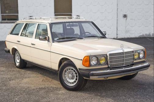 1984 Mercedes-Benz E-Class 300 TD 4dr Turbodiesel Wagon