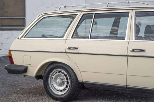 1984 Mercedes-Benz E-Class 300 TD 4dr Turbodiesel Wagon