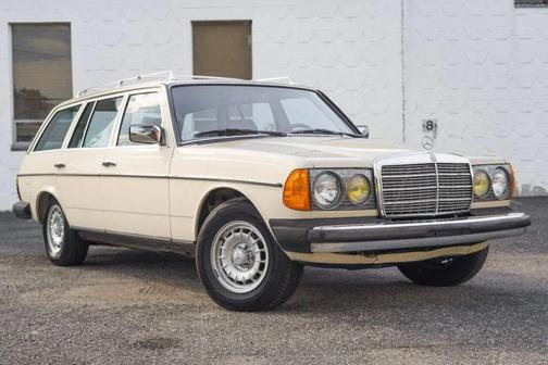 1984 Mercedes-Benz E-Class 300 TD 4dr Turbodiesel Wagon