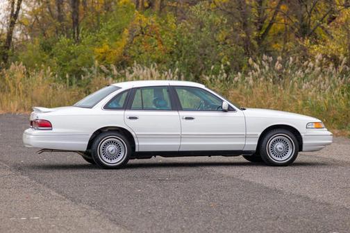 1997 Ford Crown Victoria LX