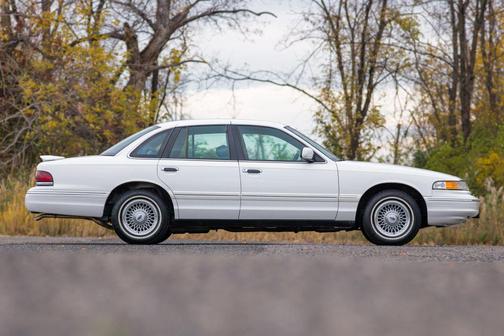 1997 Ford Crown Victoria LX