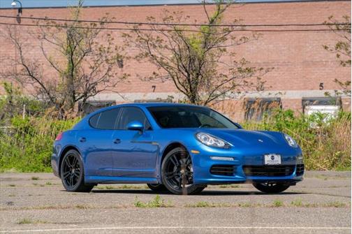 2015 Porsche Panamera 4