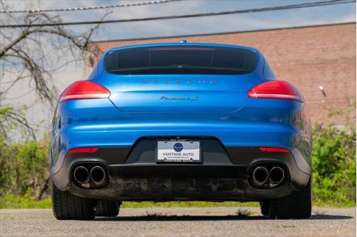 2015 Porsche Panamera 4