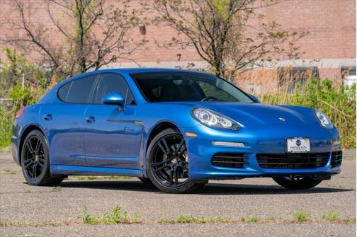 2015 Porsche Panamera 4