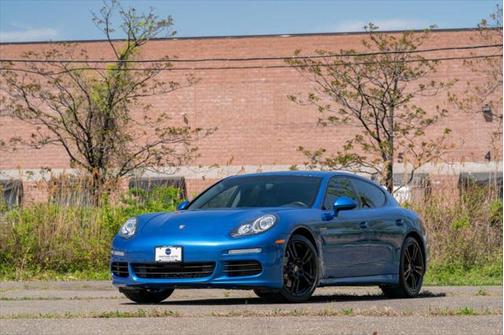 2015 Porsche Panamera 4