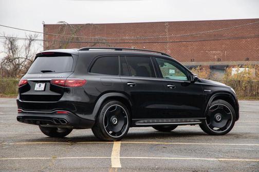 2025 Mercedes-Benz AMG GLS 63 Base