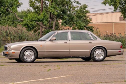 1997 Jaguar XJ Base