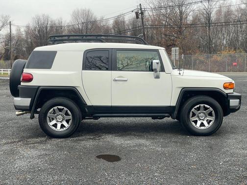 2014 Toyota FJ Cruiser Base