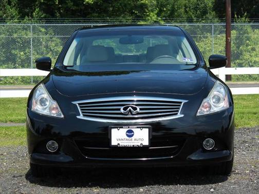 2015 INFINITI Q40 Base