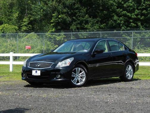 2015 INFINITI Q40 Base