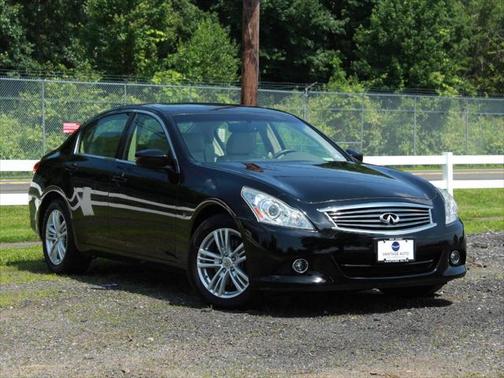 2015 INFINITI Q40 Base