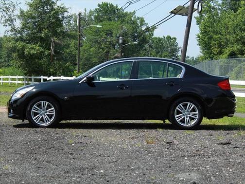 2015 INFINITI Q40 Base