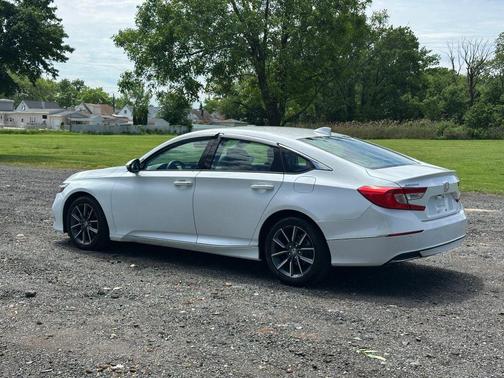 Platinum White Pearl 2022 Honda Accord EX-L 1.5T