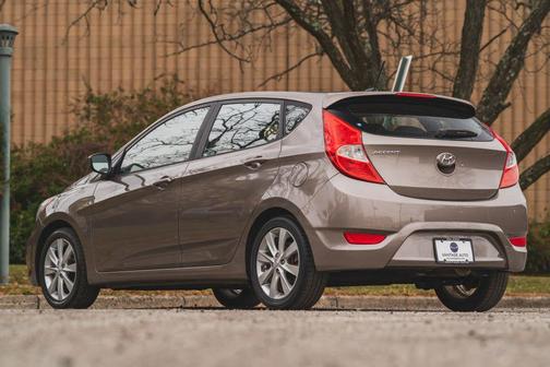 2012 Hyundai Accent SE