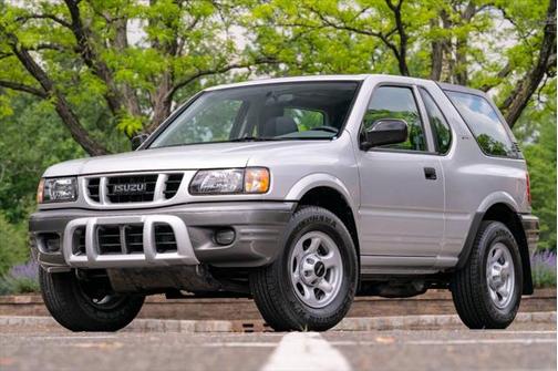 2001 Isuzu Rodeo Sport S 2.2L Hard Top