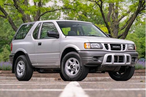 2001 Isuzu Rodeo Sport S 2.2L Hard Top