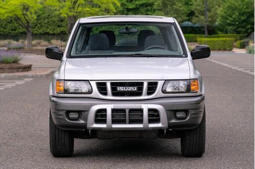 2001 Isuzu Rodeo Sport S 2.2L Hard Top