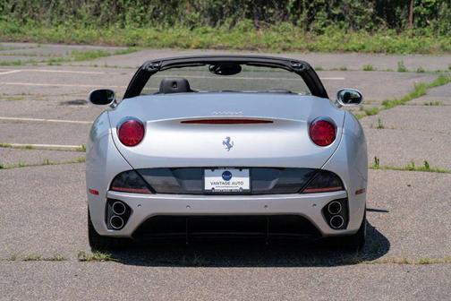 2010 Ferrari California Base