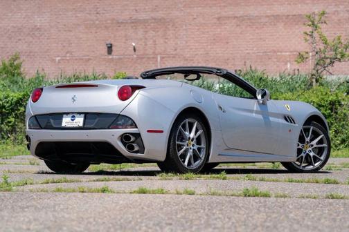 2010 Ferrari California Base
