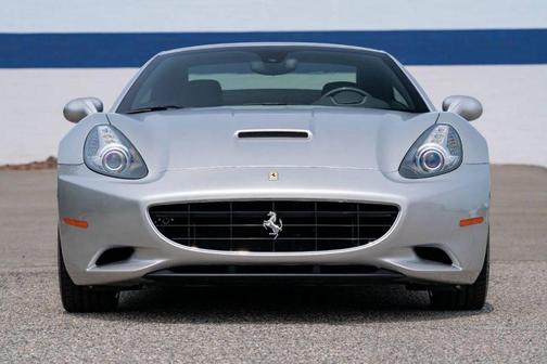 2010 Ferrari California Base